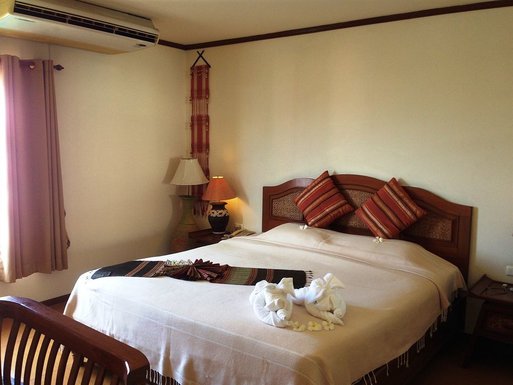 Phuphaya Resort Патая Екстериор снимка