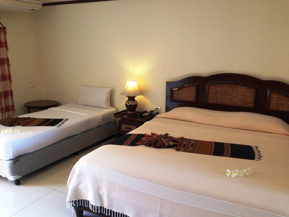 Phuphaya Resort Патая Екстериор снимка