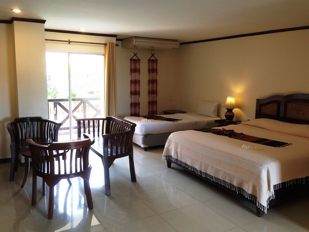 Phuphaya Resort Патая Екстериор снимка