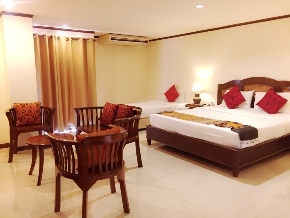 Phuphaya Resort Патая Екстериор снимка