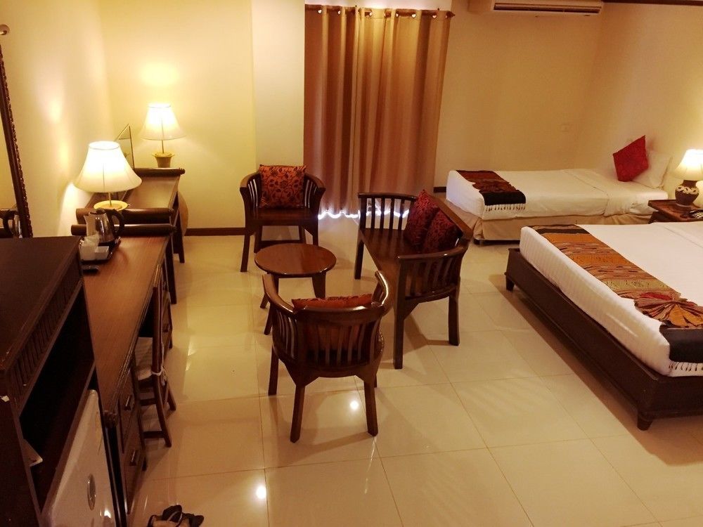 Phuphaya Resort Патая Екстериор снимка