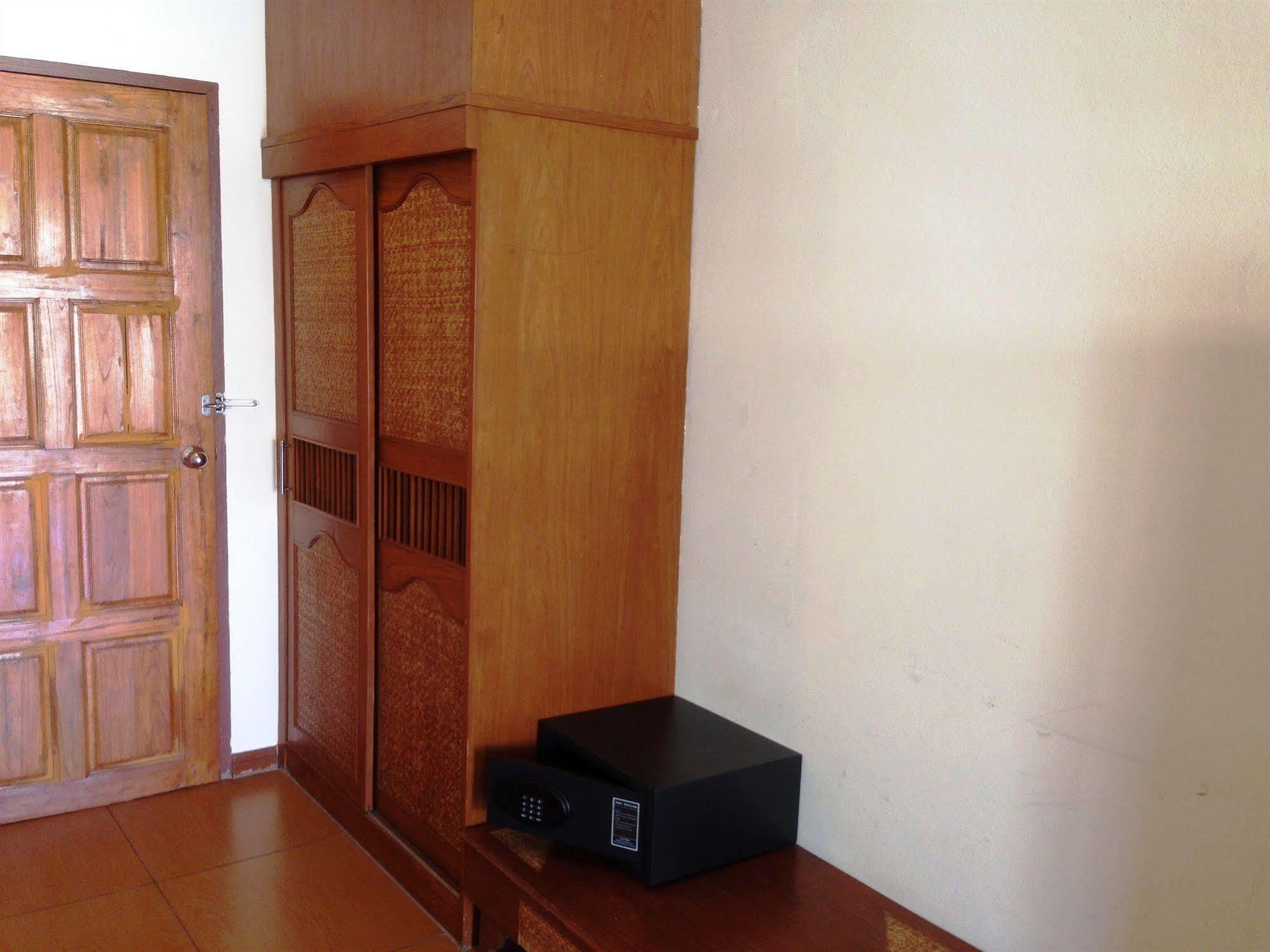 Phuphaya Resort Патая Екстериор снимка