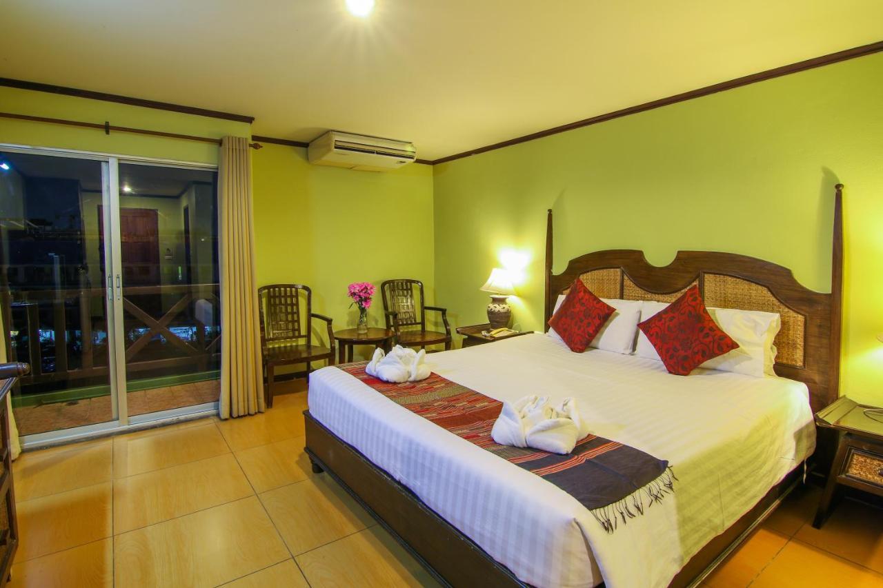 Phuphaya Resort Патая Екстериор снимка