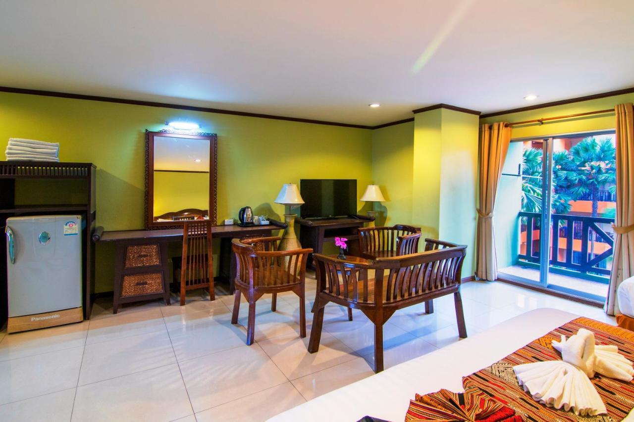 Phuphaya Resort Патая Екстериор снимка