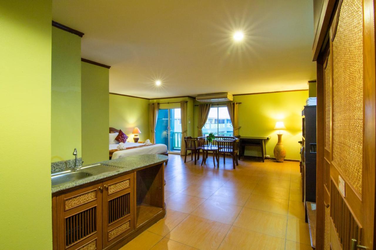 Phuphaya Resort Патая Екстериор снимка