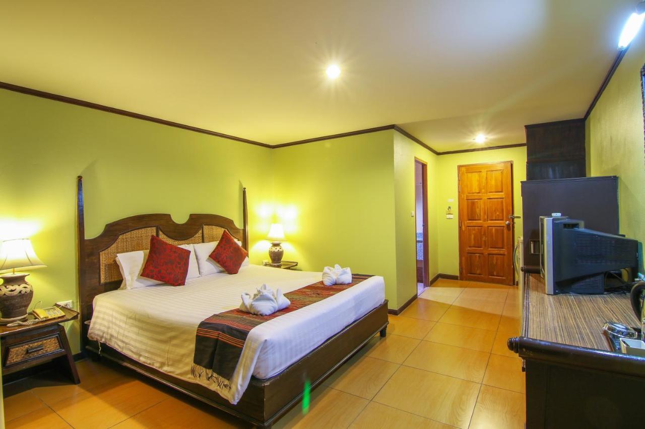 Phuphaya Resort Патая Екстериор снимка