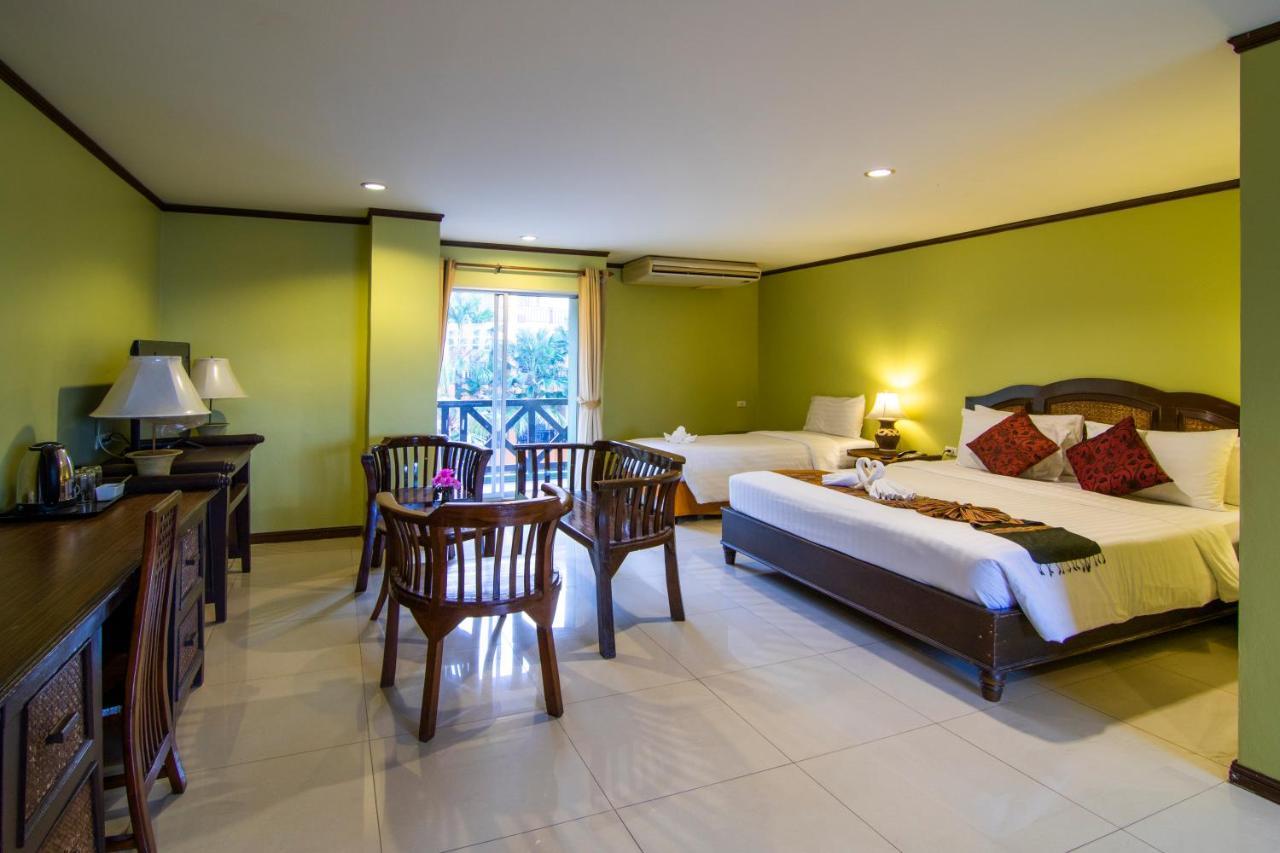 Phuphaya Resort Патая Екстериор снимка