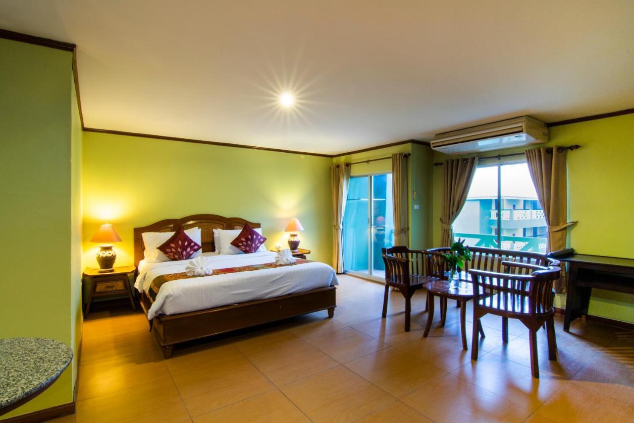 Phuphaya Resort Патая Екстериор снимка