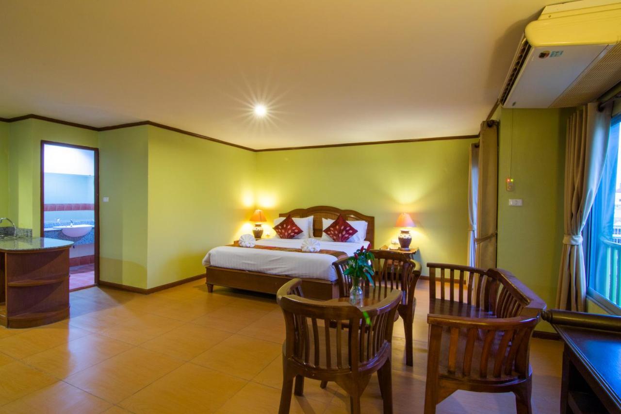 Phuphaya Resort Патая Екстериор снимка
