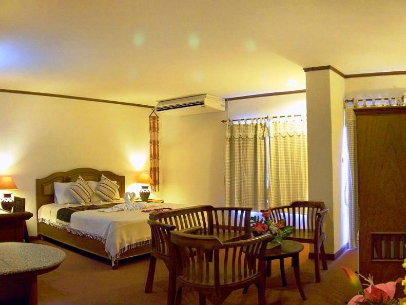 Phuphaya Resort Патая Екстериор снимка